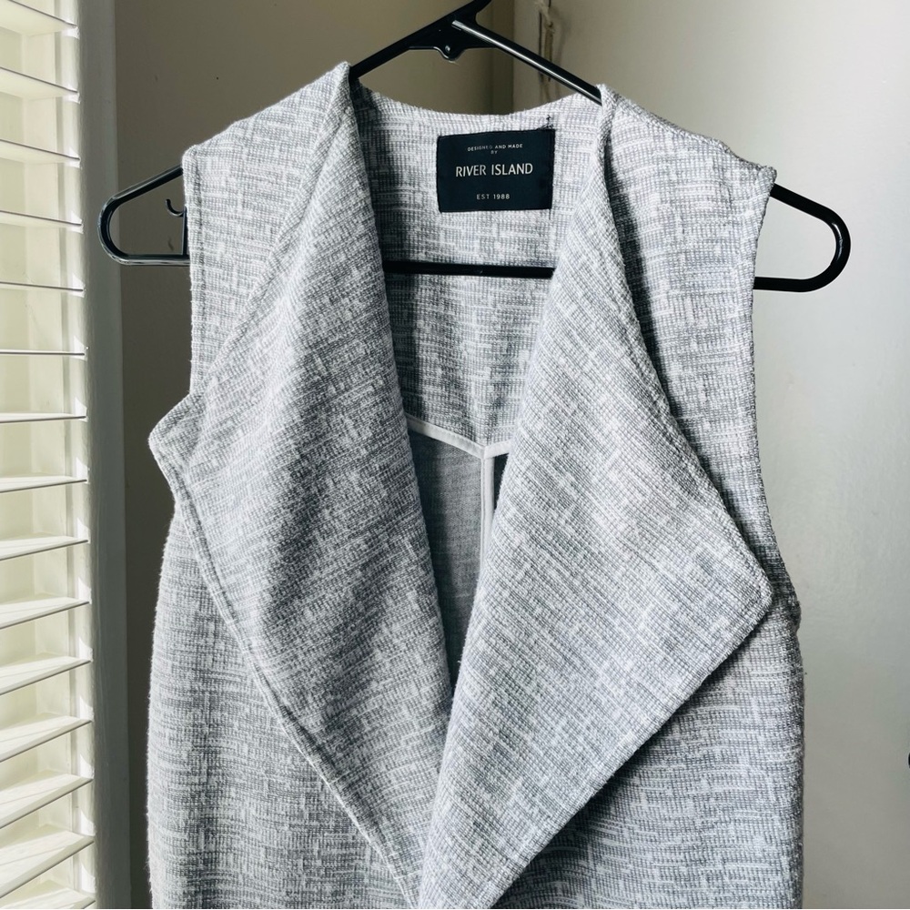 RIVER ISLAND Light Gray Sleeveless Vest - Chic & Stylish